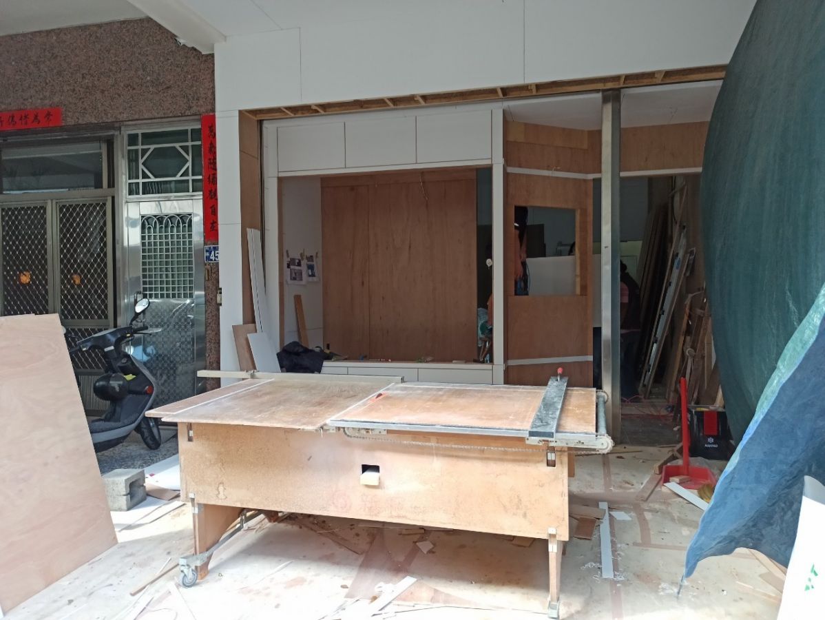【台中木工裝潢】木作天花板、木作門面